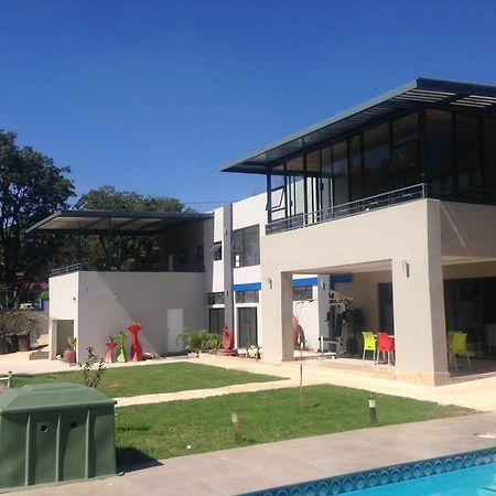 Tshedza Guest House Pretoria-Noord Exteriör bild